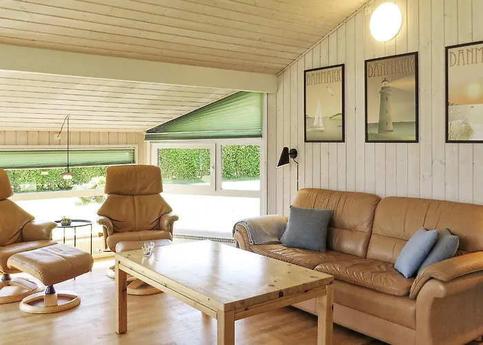 Cozy Coastal Retreat - By Traum * Hals