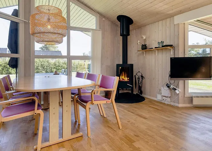 Cozy Coastal Retreat - By Traum * Hals